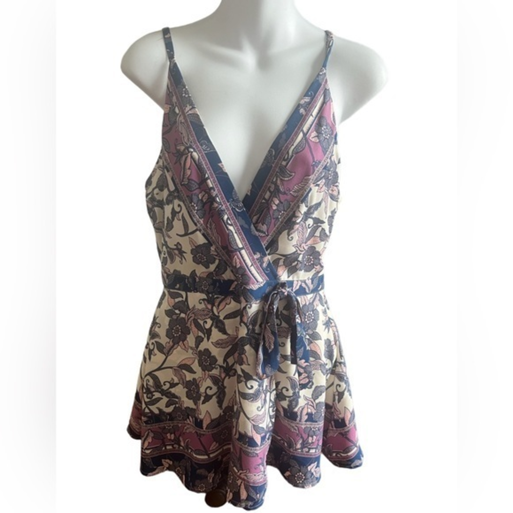 En Crème Floral Spaghetti Strap Romper size medium